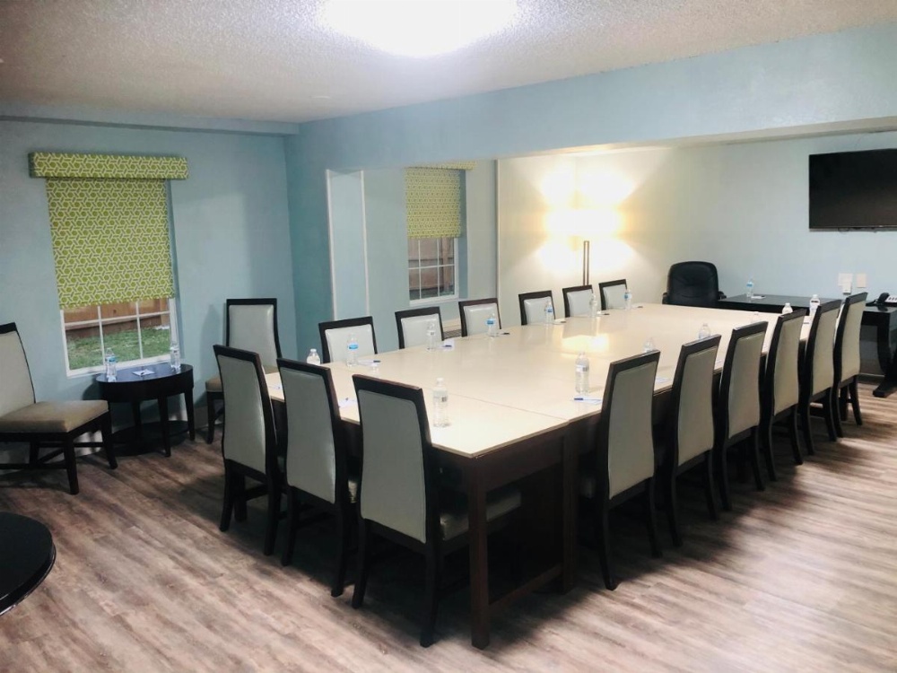 Montgomery Inn & Suites Image 36