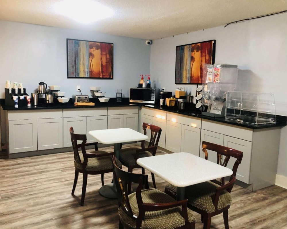 Montgomery Inn & Suites