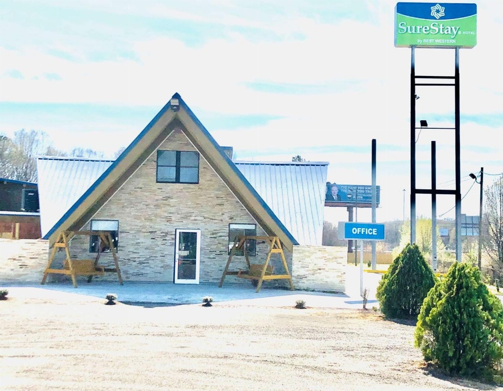 Montgomery Inn & Suites Main image